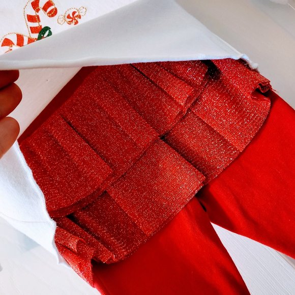 NWT Candy Canes "Sweet" Christmas/Holiday Two Piece w/Matching Socks-Sz 6 mos! - Picture 5 of 15